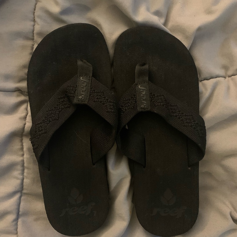 Size 7 reef sandy flip flops